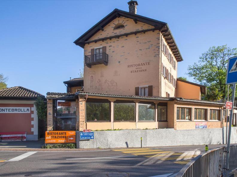 ホテル Ristorante Della Stazione Tegna エクステリア 写真