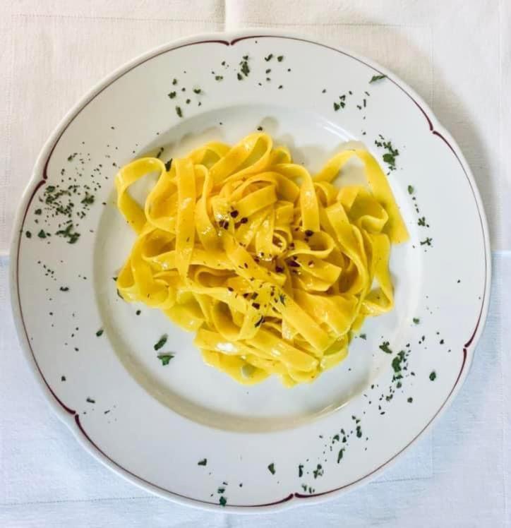 ホテル Ristorante Della Stazione Tegna エクステリア 写真